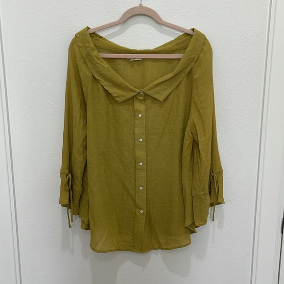 Crinkle Off The Shoulder Button Down Shirt - Picture 7 of 9